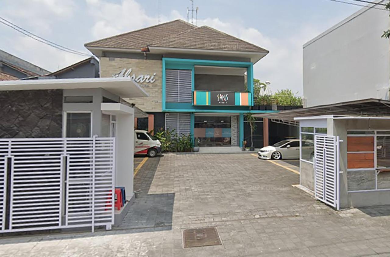 Sans Hotel Absari Yogyakarta Jarakan Exterior foto