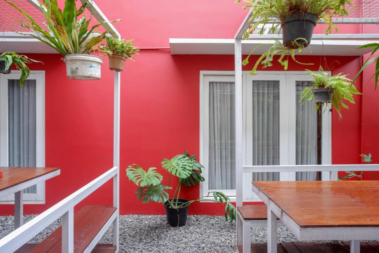 Sans Hotel Absari Yogyakarta Jarakan Exterior foto